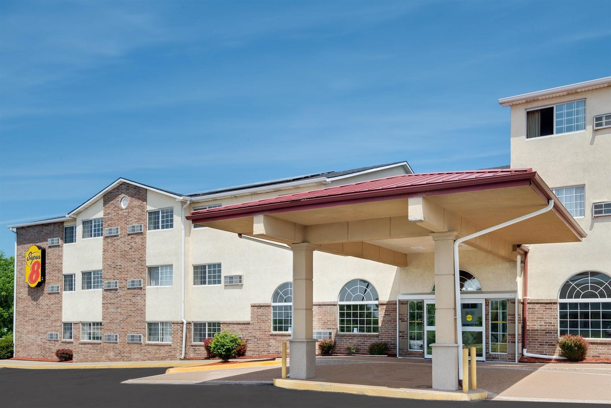 Super 8 By Wyndham Kansas City Eksteriør billede