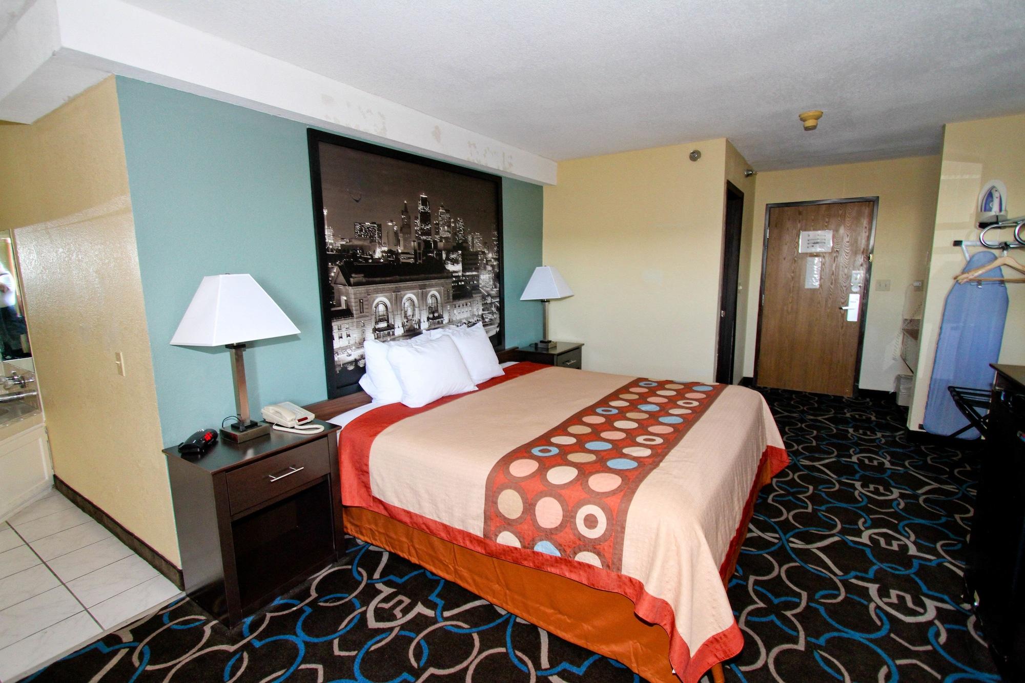 Super 8 By Wyndham Kansas City Eksteriør billede
