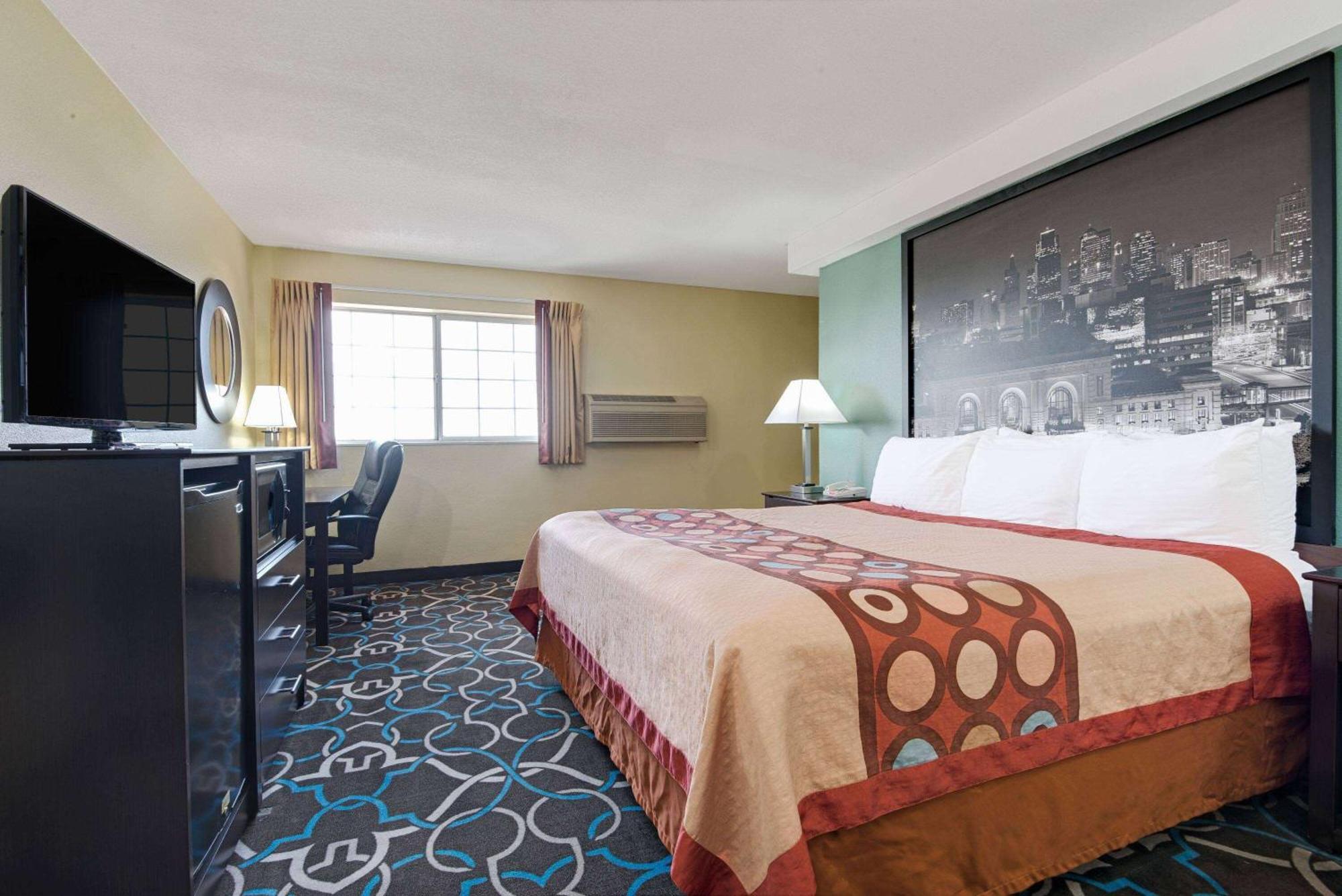 Super 8 By Wyndham Kansas City Eksteriør billede