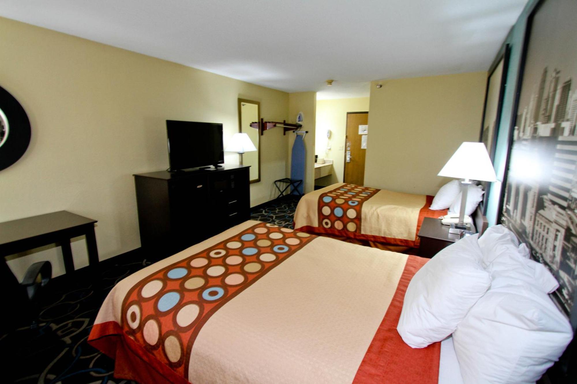 Super 8 By Wyndham Kansas City Eksteriør billede