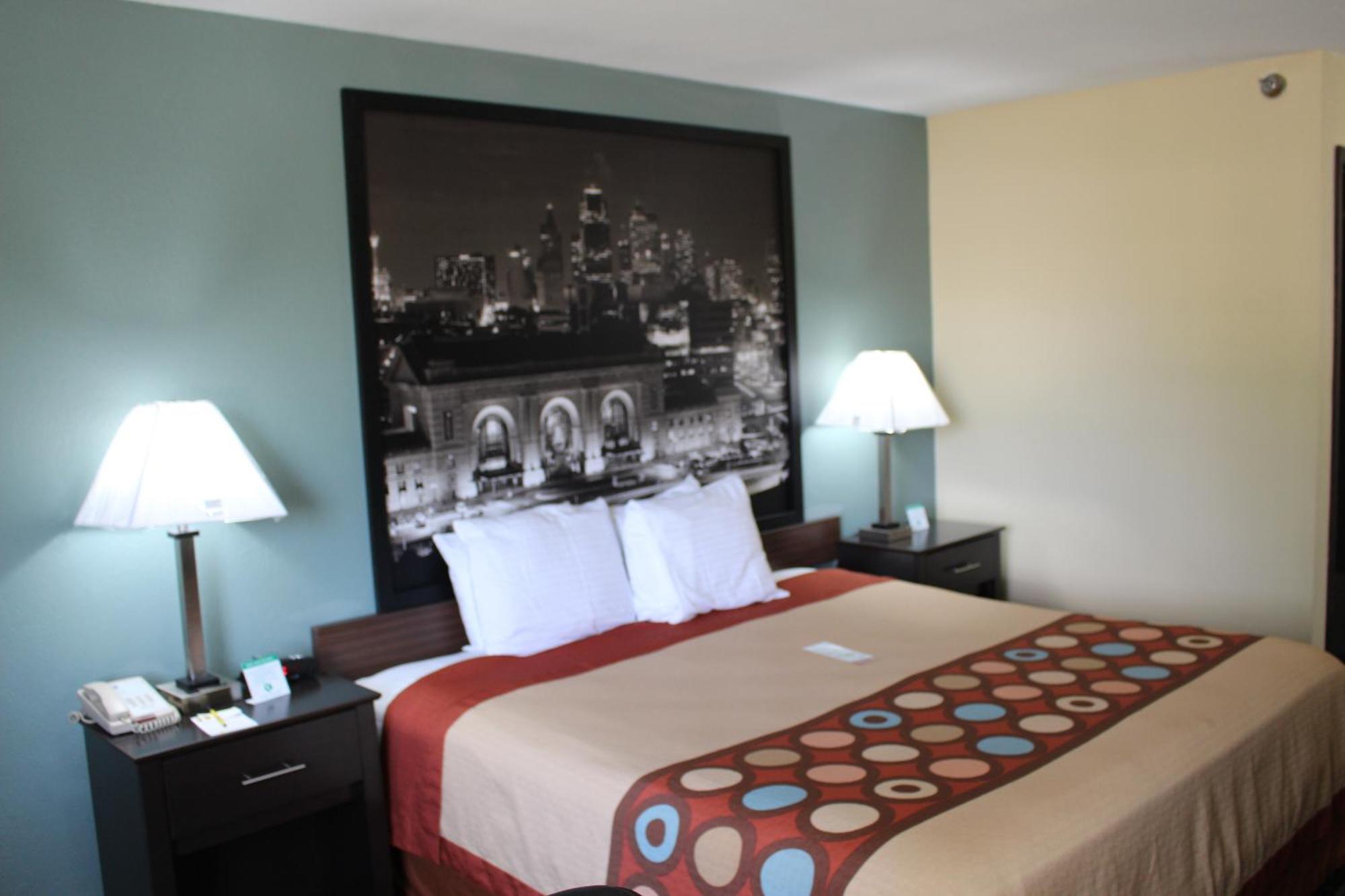 Super 8 By Wyndham Kansas City Værelse billede