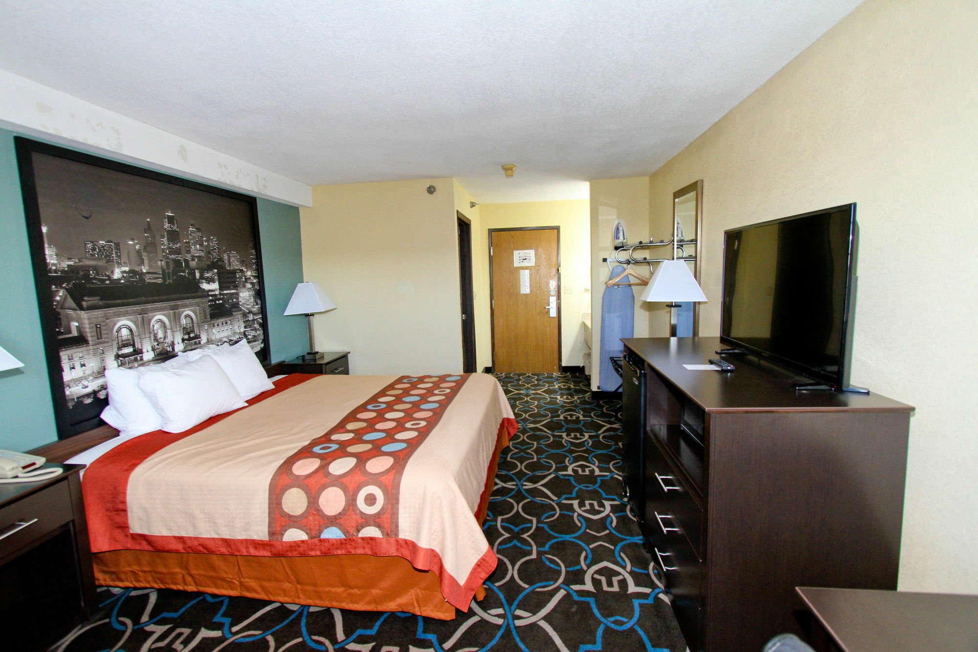 Super 8 By Wyndham Kansas City Eksteriør billede