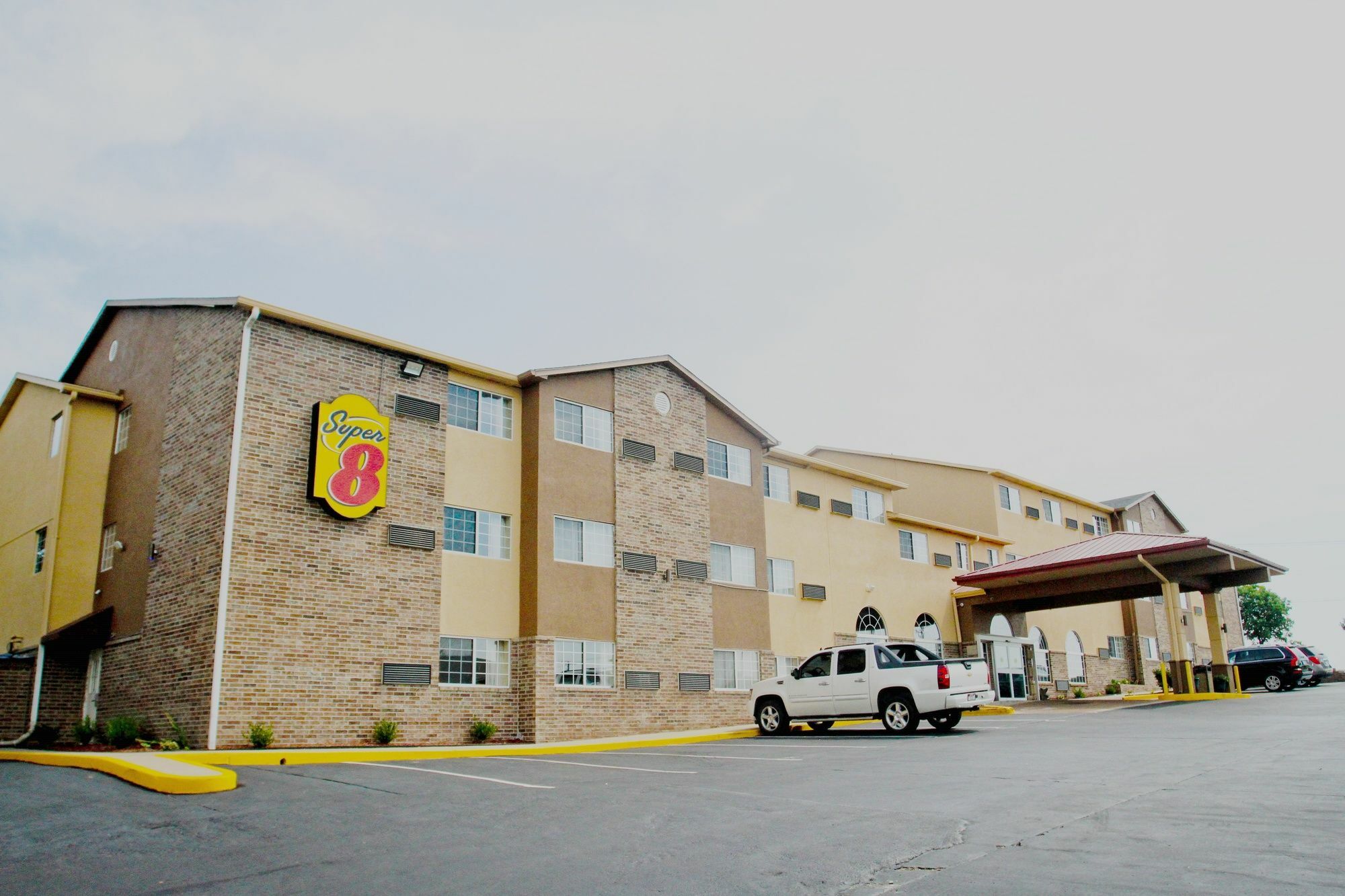 Super 8 By Wyndham Kansas City Eksteriør billede