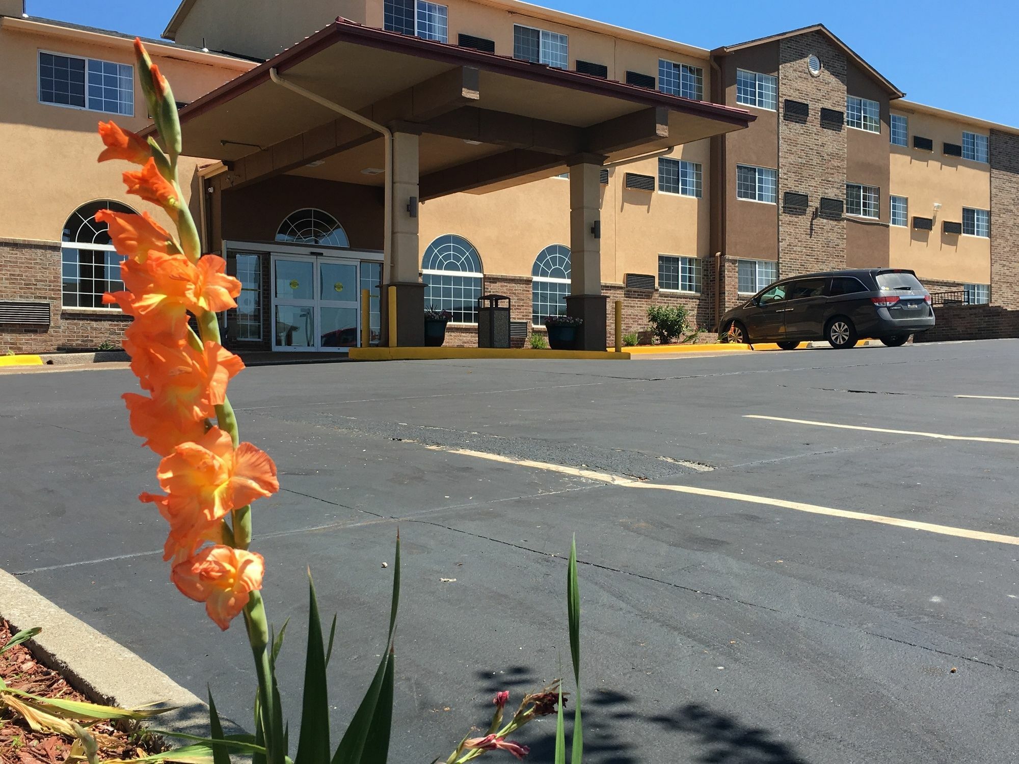 Super 8 By Wyndham Kansas City Eksteriør billede