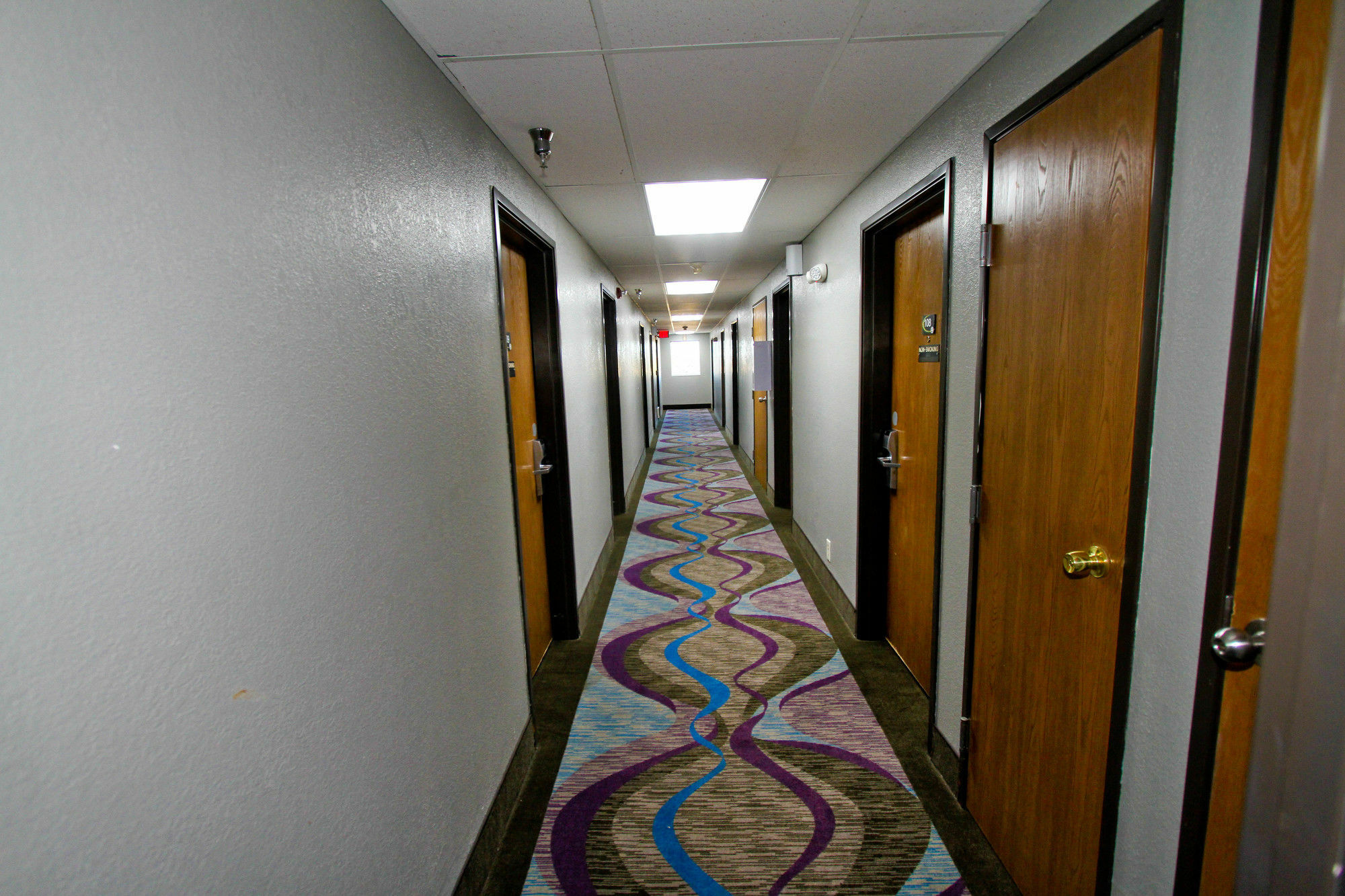 Super 8 By Wyndham Kansas City Eksteriør billede